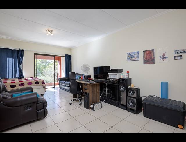 1 BEDROOM APARTMENT FOR SALE IN LONEHILL